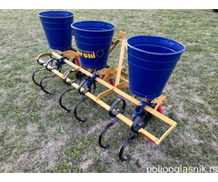 Špartač-prašač sa uređajem za bacanje đubriva